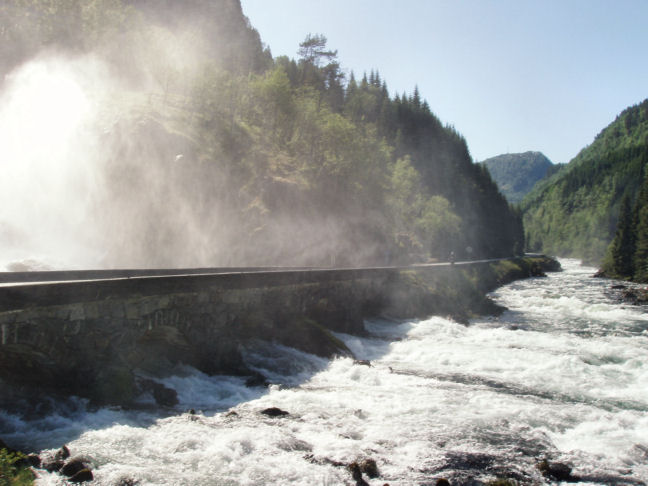 L�tefossen: weg 13 