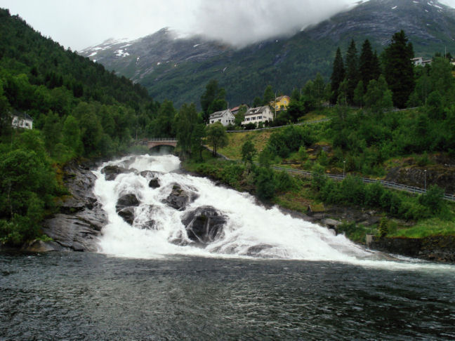 Hellesylt: Hier vertrekt de boot door het Geirangerfjord naar Geiranger