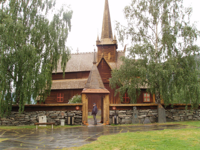Staafkerk Lom