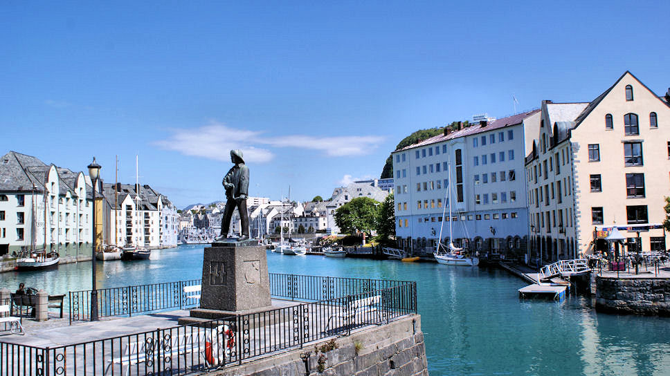 �lesund, Fiske port