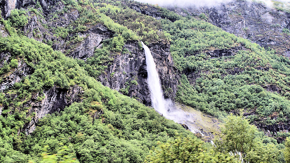 Fl�msbana,  Brekkefossen