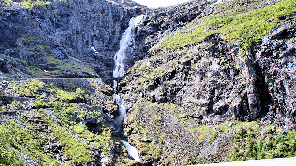 Trollstigen, Stigfossen