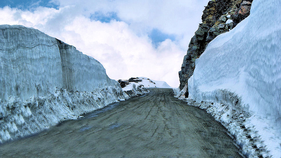 Dalsnibba, Sneeuwwallen van meer dan 2 meter hoog