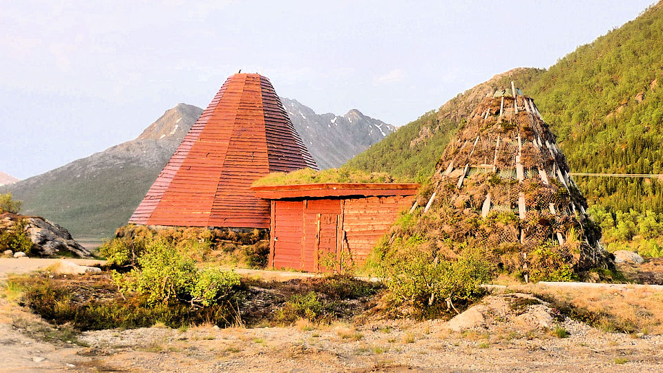 And�y, Tipi