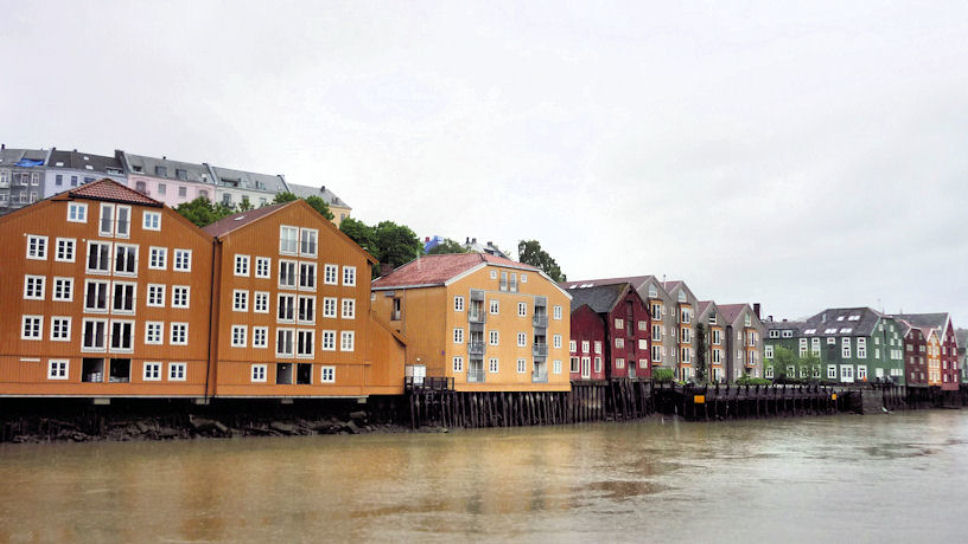 Trondheim, Pakhuizen aan de Nidelva 