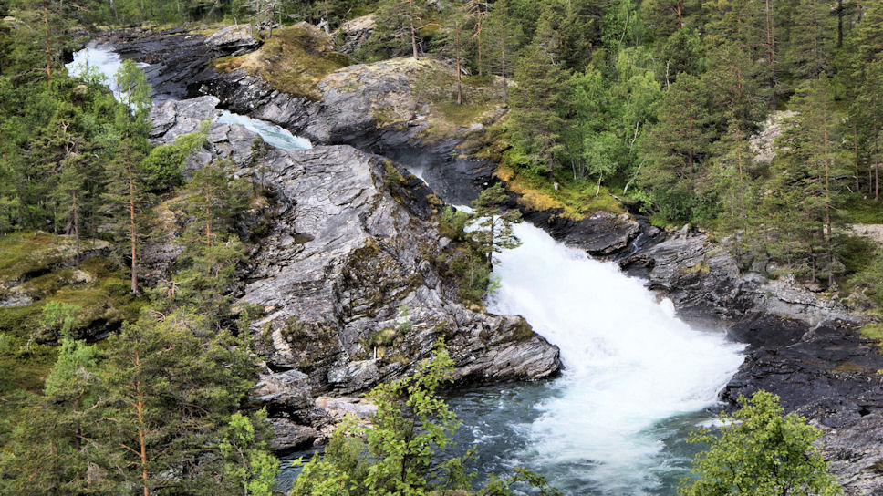 Rauma rivier perst zich hier door een nauwe kloof