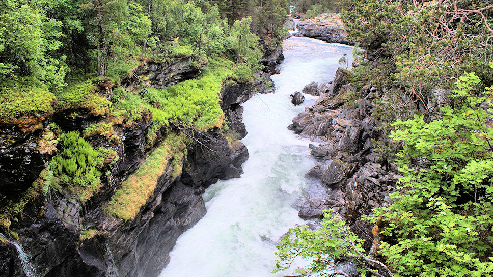 E136 Slettafossen