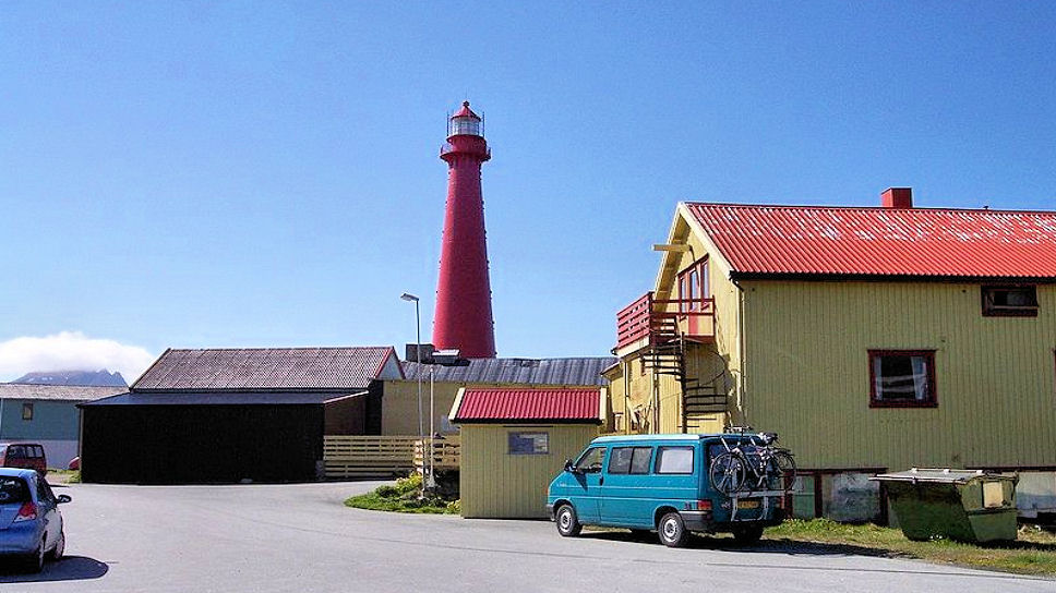 Andenes_Hvalsenter_and_Lighthouse. Deze foto komt van het internet.